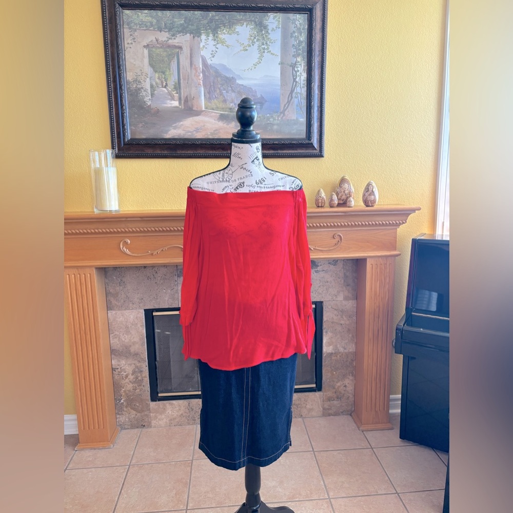 West kei after shoulder women’s top in a small size red color